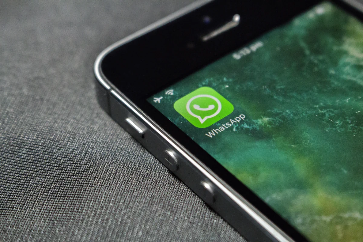 Pourquoi mon iPhone vibre tout seul ? Les 8 causes possibles et comment les résoudre