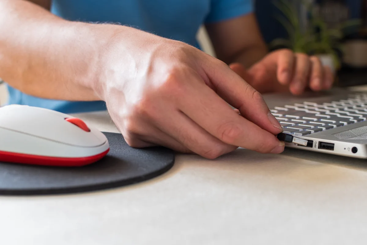 Tout savoir sur les dongles Bluetooth : Comment les choisir, à quoi ils servent et comment les utiliser ?