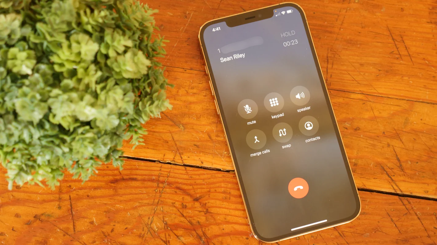 Comment faire une conférence sur iPhone ?