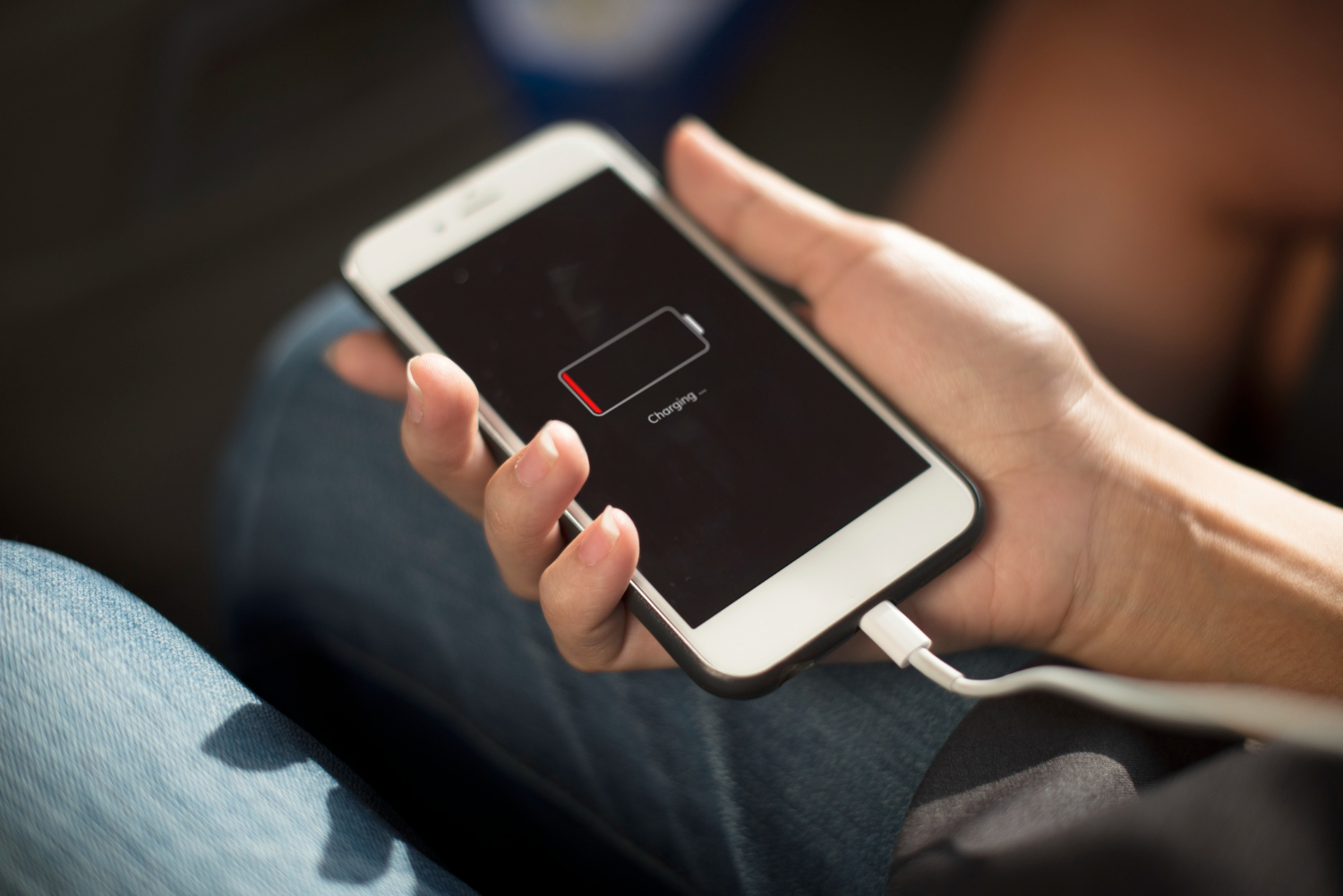 Pourquoi mon iPhone ne charge plus ? Nos 5 conseils !