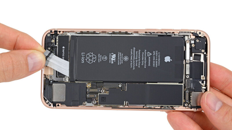 L'adhésif électrique de l'iPhone 16 : une vraie révolution pour la réparabilité ?